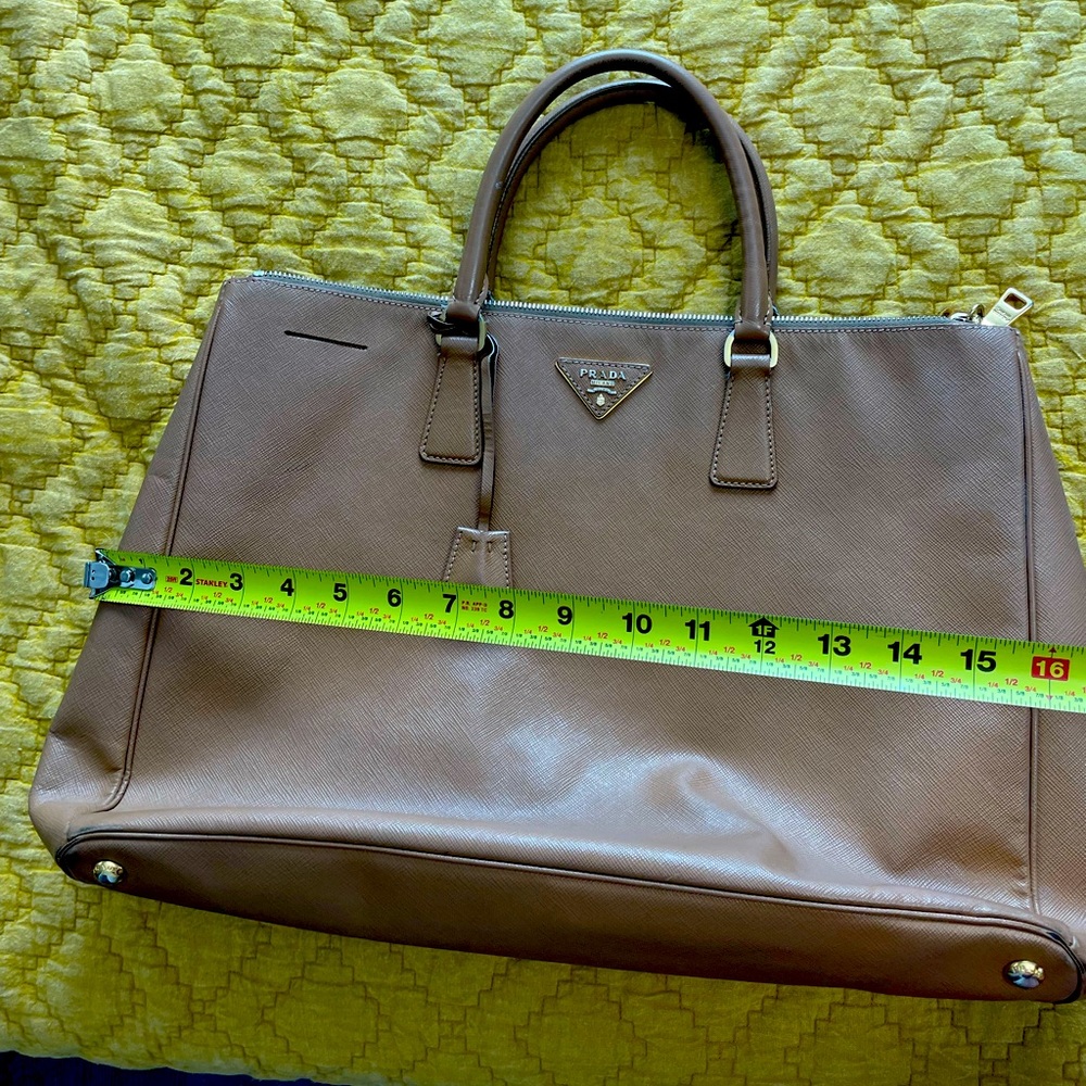 Prada Saffiano Lux tote large in caramel - Picture 4 of 10